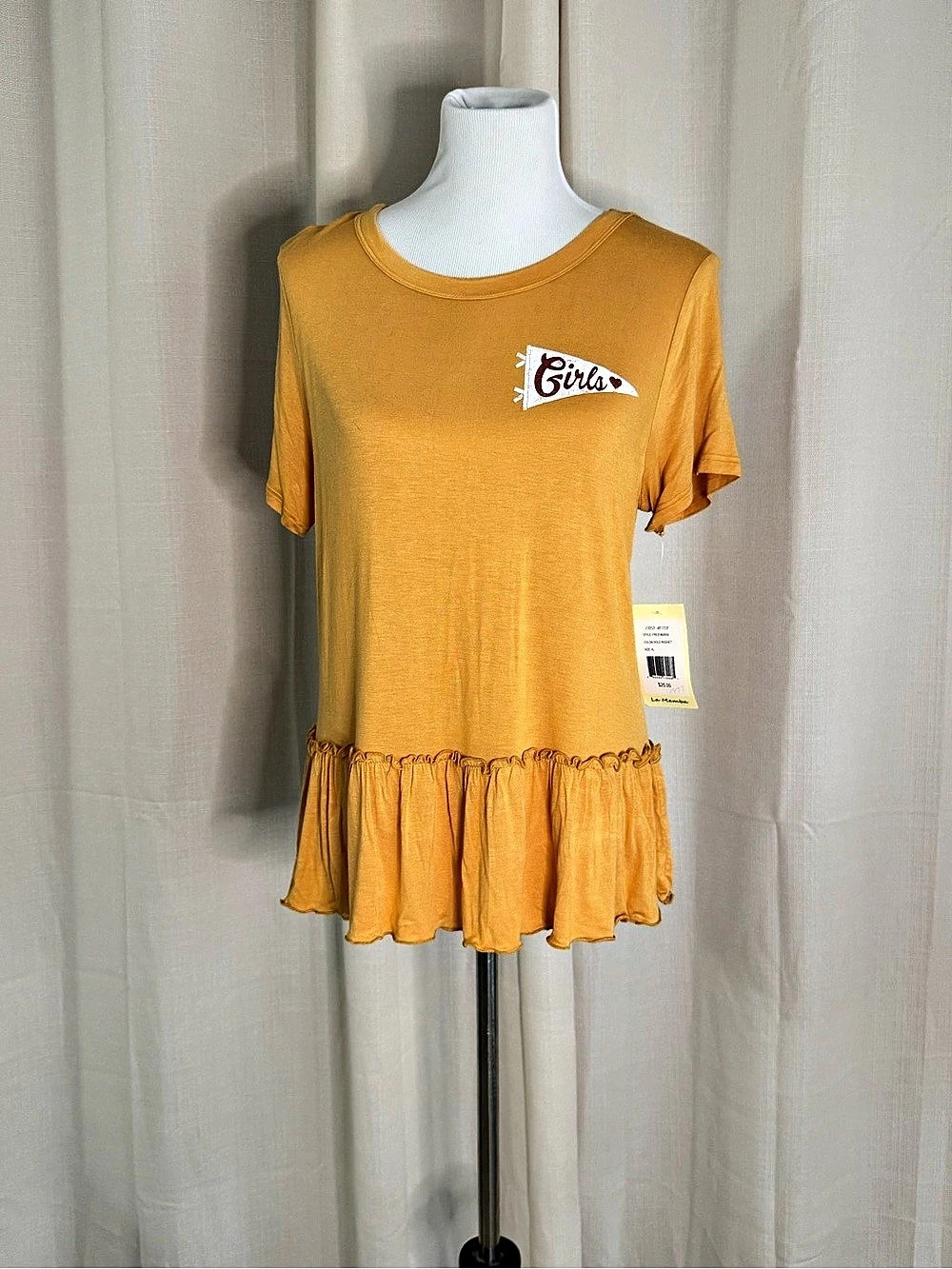Live to be Spoiled Ruffled Short Sleeve Top Size Small NWT